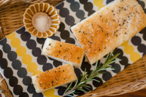 浜松市引佐町の米粉パン教室で焼き上げた米粉と豆腐のフォカッチャ