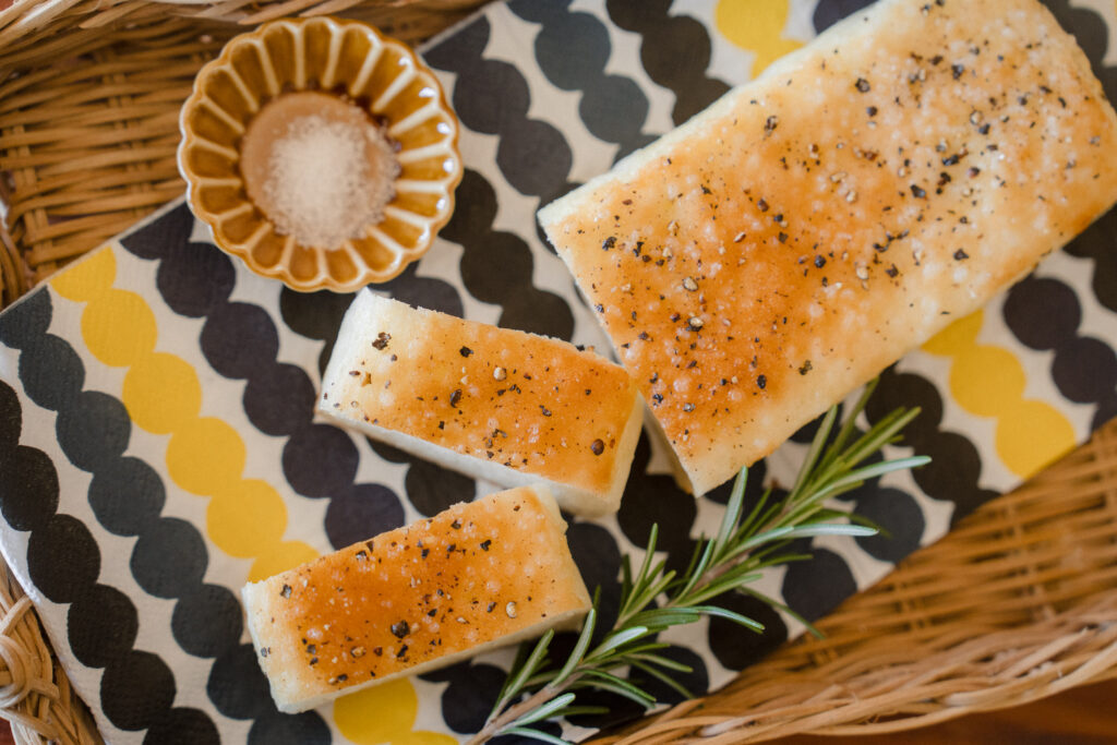 浜松市引佐町の米粉パン教室で焼き上げた米粉と豆腐のフォカッチャ